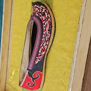 Vintage Irregular Choice Women's Multicolor Embroidered Flats - Black, Red